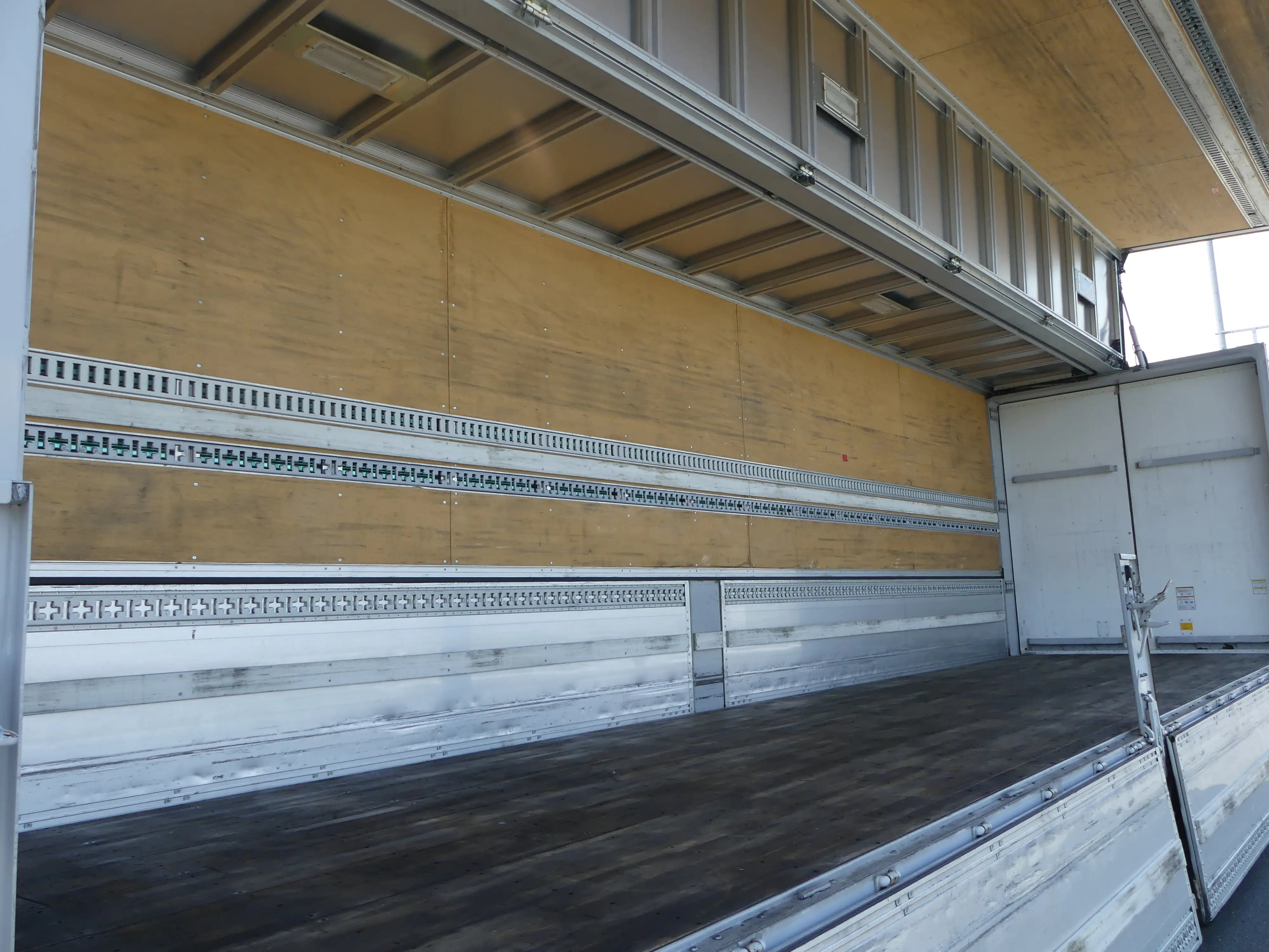 平成28年09月中古大型アルミバン・ウィングいすゞギガの画像12