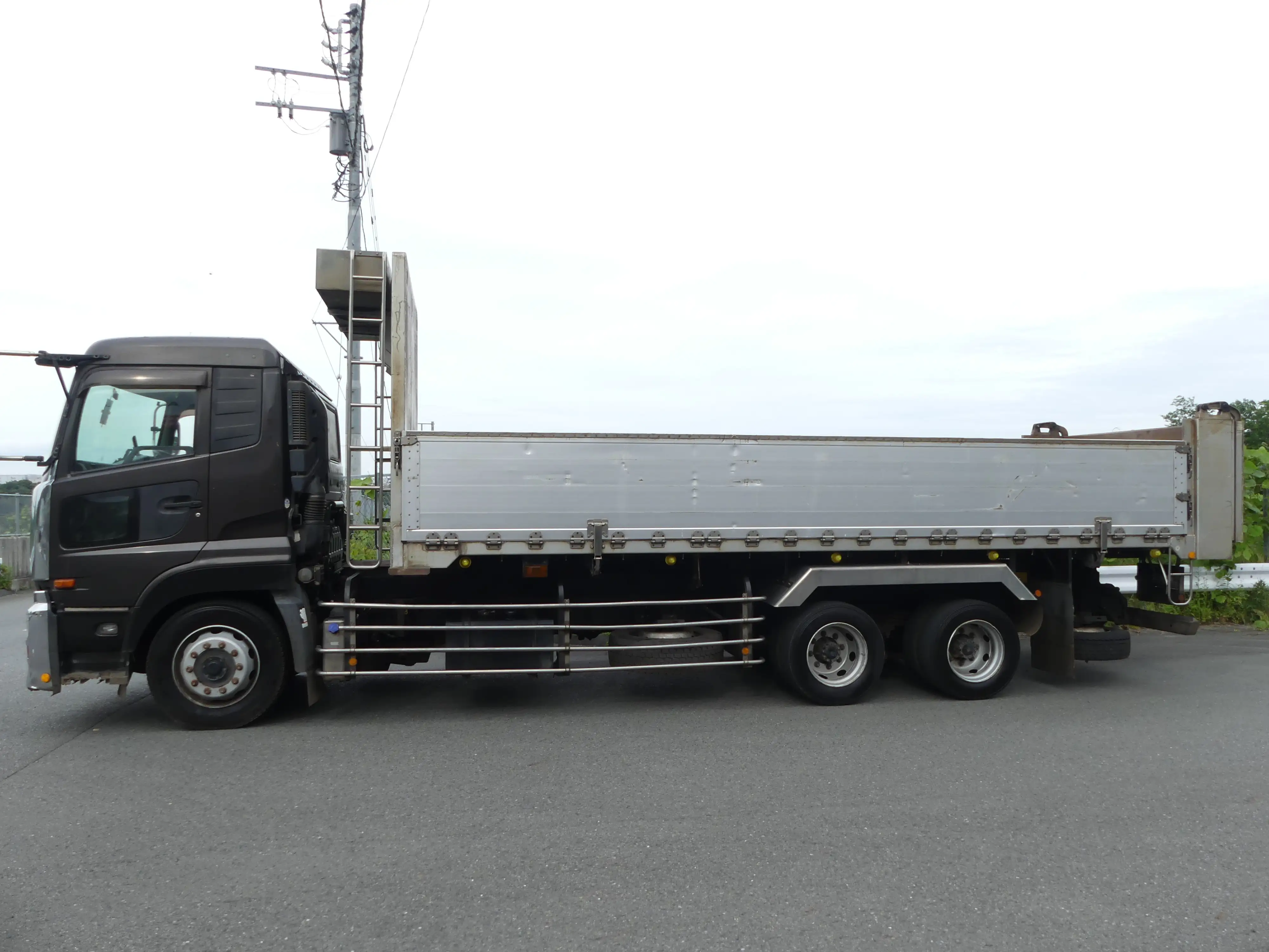 平成25年03月中古大型ダンプ日産UDクオンの画像3