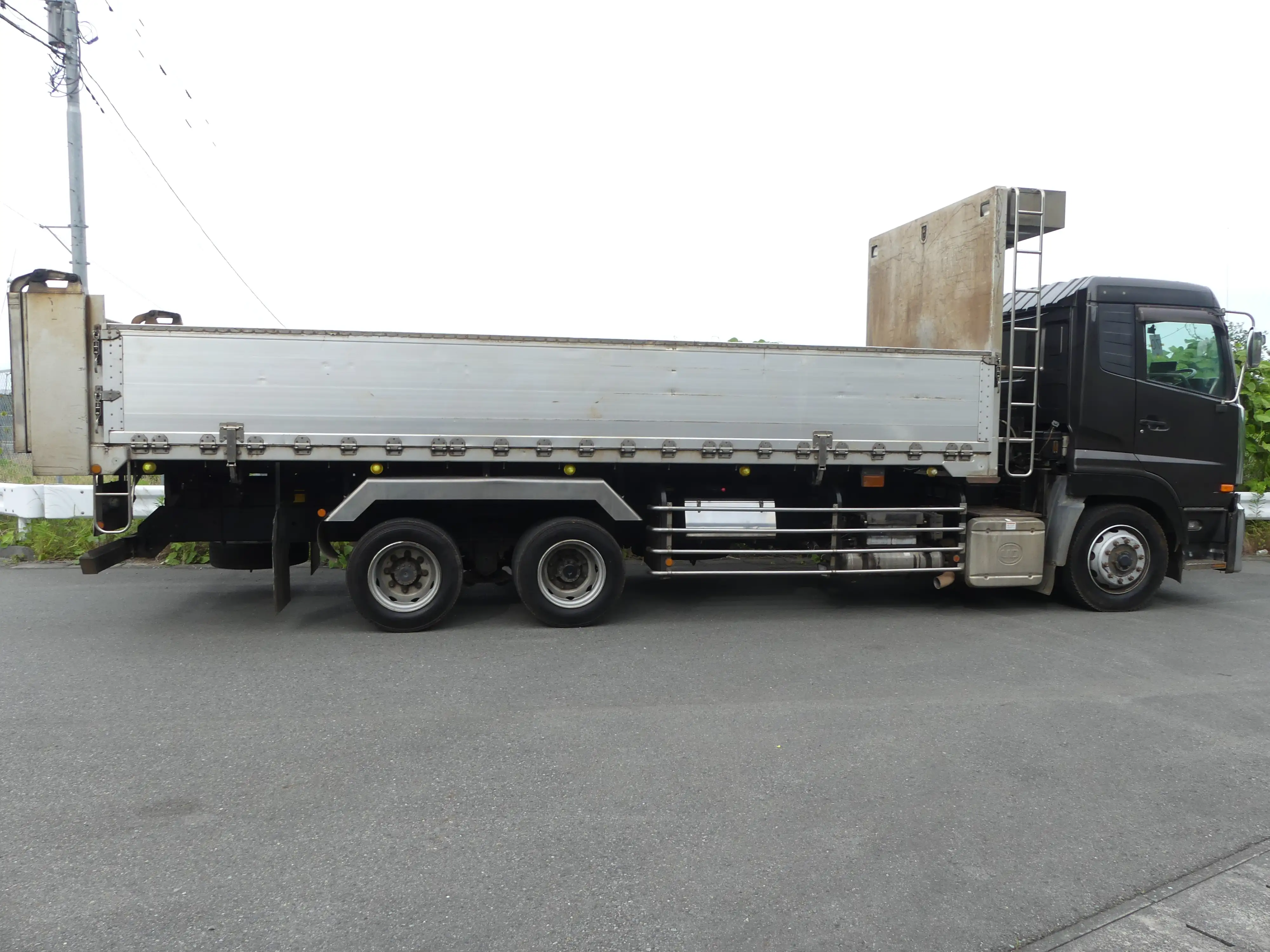 平成25年03月中古大型ダンプ日産UDクオンの画像4