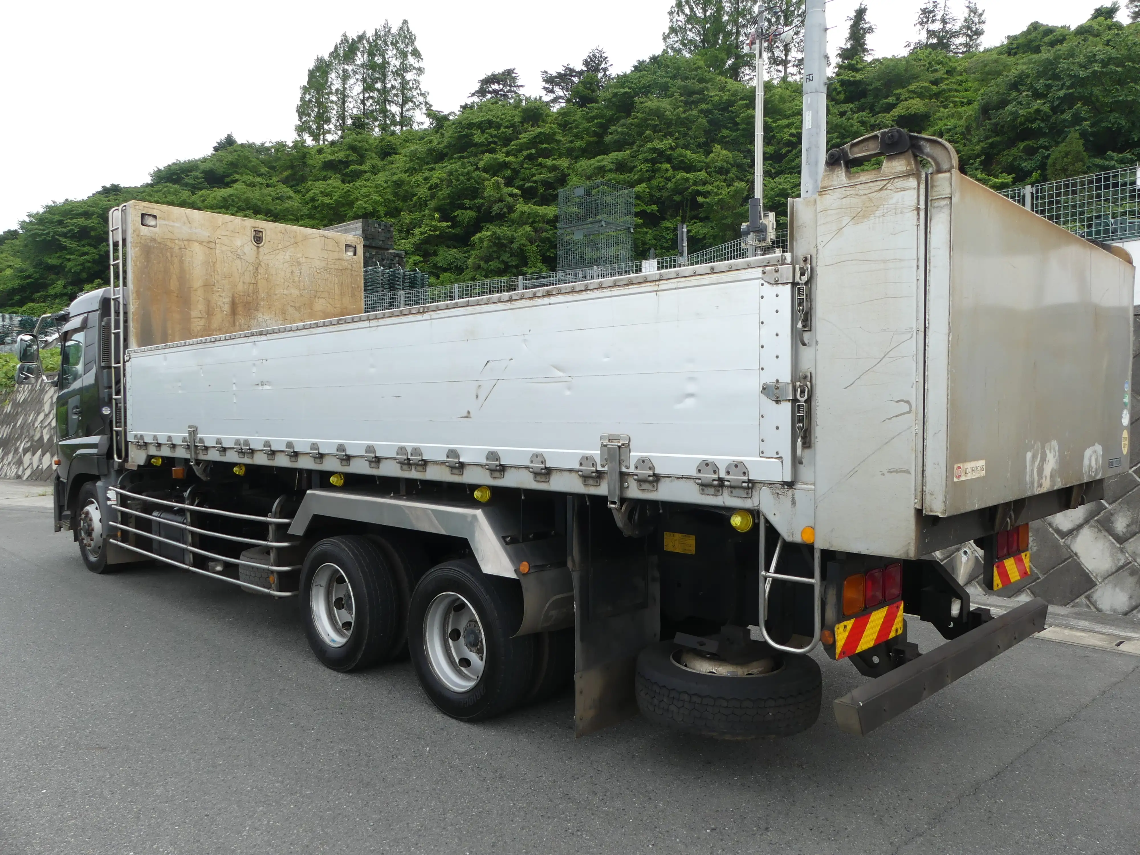 平成25年03月中古大型ダンプ日産UDクオンの画像5