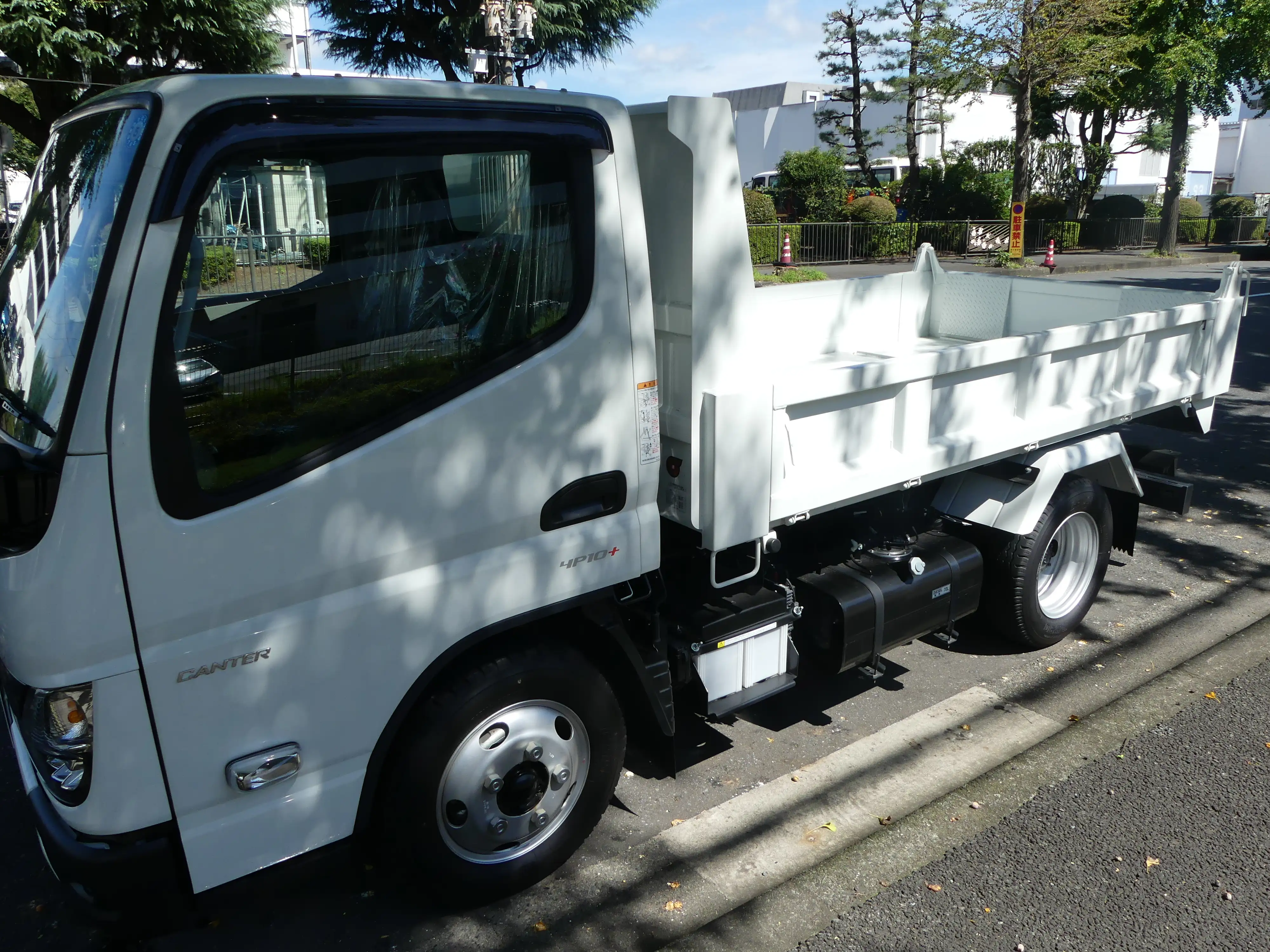 令和04年09月中古小型ダンプ三菱ふそうキャンターの画像3