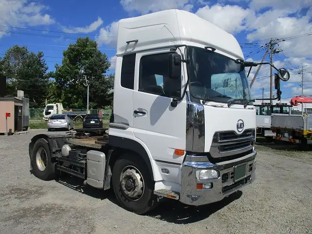 平成26年03月中古小型トラクタヘッド日産UDクオンの画像3