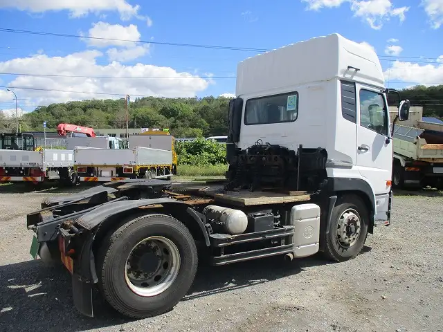 平成26年03月中古小型トラクタヘッド日産UDクオンの画像4