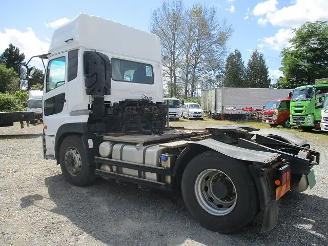 平成26年03月中古小型トラクタヘッド日産UDクオンの画像6