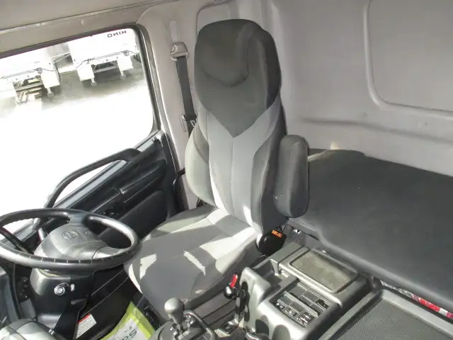 平成26年09月中古大型アルミバン・ウィング日野プロフィアの画像54