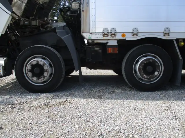 平成26年09月中古大型アルミバン・ウィング日野プロフィアの画像9