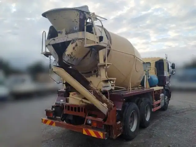 平成23年08月中古大型ミキサー車・高所作業車・その他特装車日野プロフィアの画像3