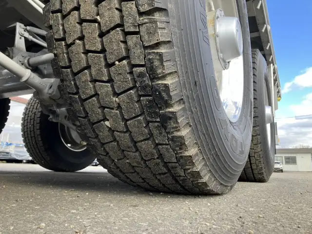 ☆車検付き(R7.10.27)☆ 令和5年 東邦 13M3軸フラットトレーラー シングル引き スーパーシングル 積載:29,000㎏ 第五輪:10,570㎏以上の画像30