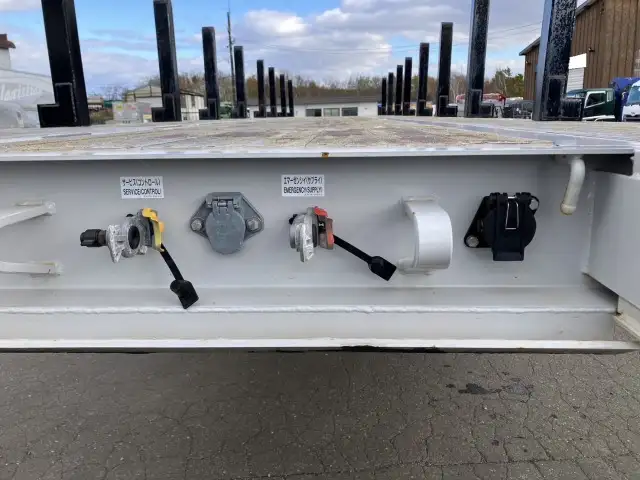 ☆車検付き(R7.10.27)☆ 令和5年 東邦 13M3軸フラットトレーラー シングル引き スーパーシングル 積載:29,000㎏ 第五輪:10,570㎏以上の画像31