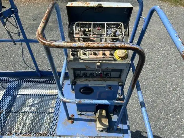 平成27年03月中古小型ミキサー車・高所作業車・その他特装車いすゞフォワードの画像18