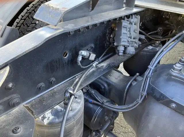 令和04年04月中古大型トラクタヘッド日産UDクオンの画像17