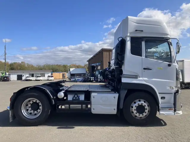 令和04年04月中古大型トラクタヘッド日産UDクオンの画像4