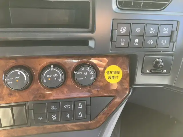 令和04年04月中古大型トラクタヘッド日産UDクオンの画像39