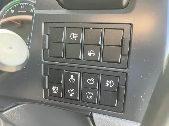 令和04年04月中古大型トラクタヘッド日産UDクオンの画像41