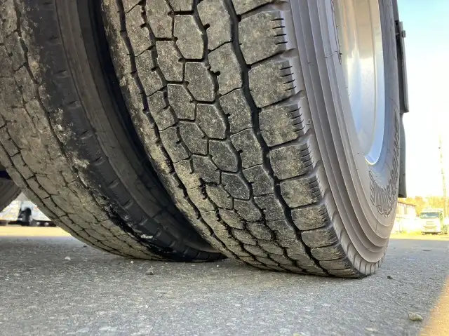 ☆車検付き(R7.3.26)☆ 令和5年 いすゞ トラクタ 中間尺 ハイルーフ デフロック付 リターダ 420馬力 MT 第五輪:11,500㎏ 距離:14万㎞の画像32