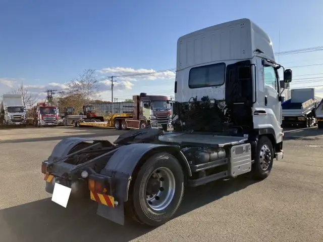 ☆車検付き(R7.3.26)☆ 令和5年 いすゞ トラクタ 中間尺 ハイルーフ デフロック付 リターダ 420馬力 MT 第五輪:11,500㎏ 距離:14万㎞の画像5