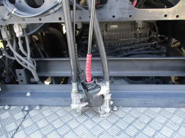 令和03年10月中古大型トラクタヘッド日産UDクオンの画像27