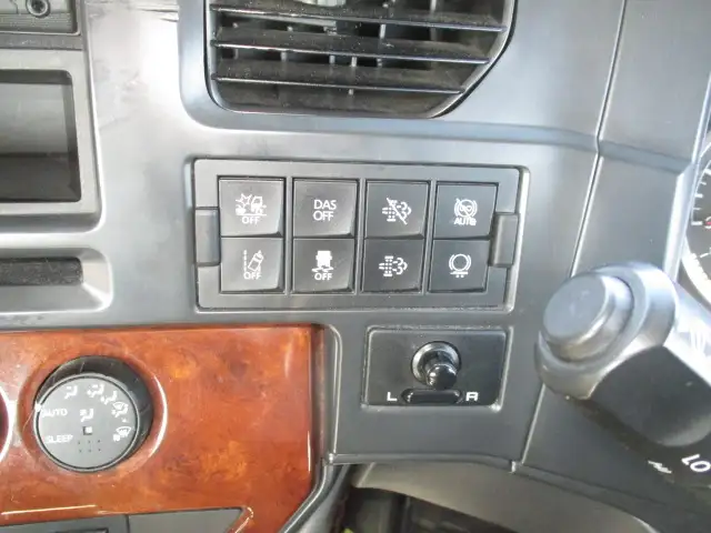 令和03年10月中古大型トラクタヘッド日産UDクオンの画像37