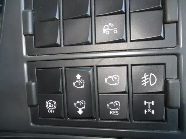 令和03年10月中古大型トラクタヘッド日産UDクオンの画像40