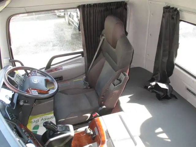 令和03年10月中古大型トラクタヘッド日産UDクオンの画像46