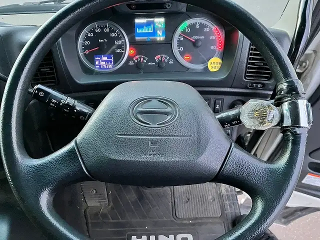 平成28年03月中古大型トラクタヘッド日野プロフィアの画像3