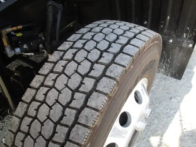 ★未使用車★　R6　三菱　4tアルミ平ボデー　6200ワイド　220馬力　MT　東洋ボデー　融雪仕様　５方開　の画像11