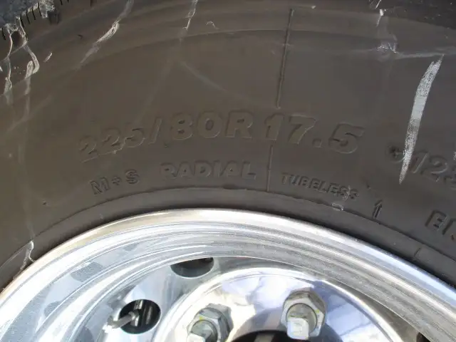 ★未使用車★　R6　三菱　4tアルミ平ボデー　6200ワイド　220馬力　MT　東洋ボデー　融雪仕様　５方開　の画像13