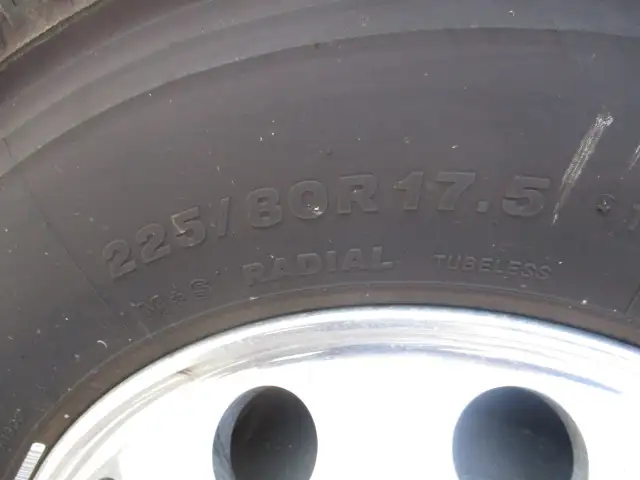 ★未使用車★　R6　三菱　4tアルミ平ボデー　6200ワイド　220馬力　MT　東洋ボデー　融雪仕様　５方開　の画像10