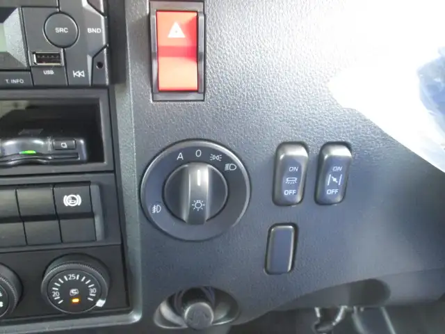 ★未使用車★　R6　三菱　4tアルミ平ボデー　6200ワイド　220馬力　MT　東洋ボデー　融雪仕様　３方開　の画像39