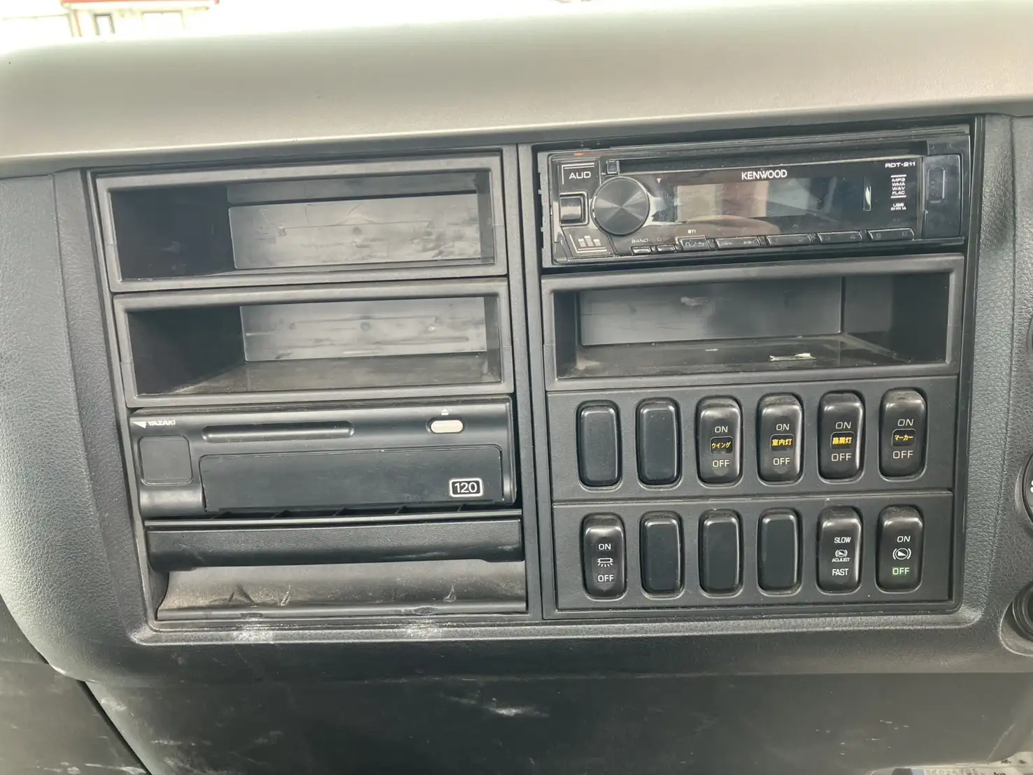 R1年 三菱 4tキャブ付シャシ リアエアサス 元6200ワイドウイング MT 距離:415,000㎞の画像20