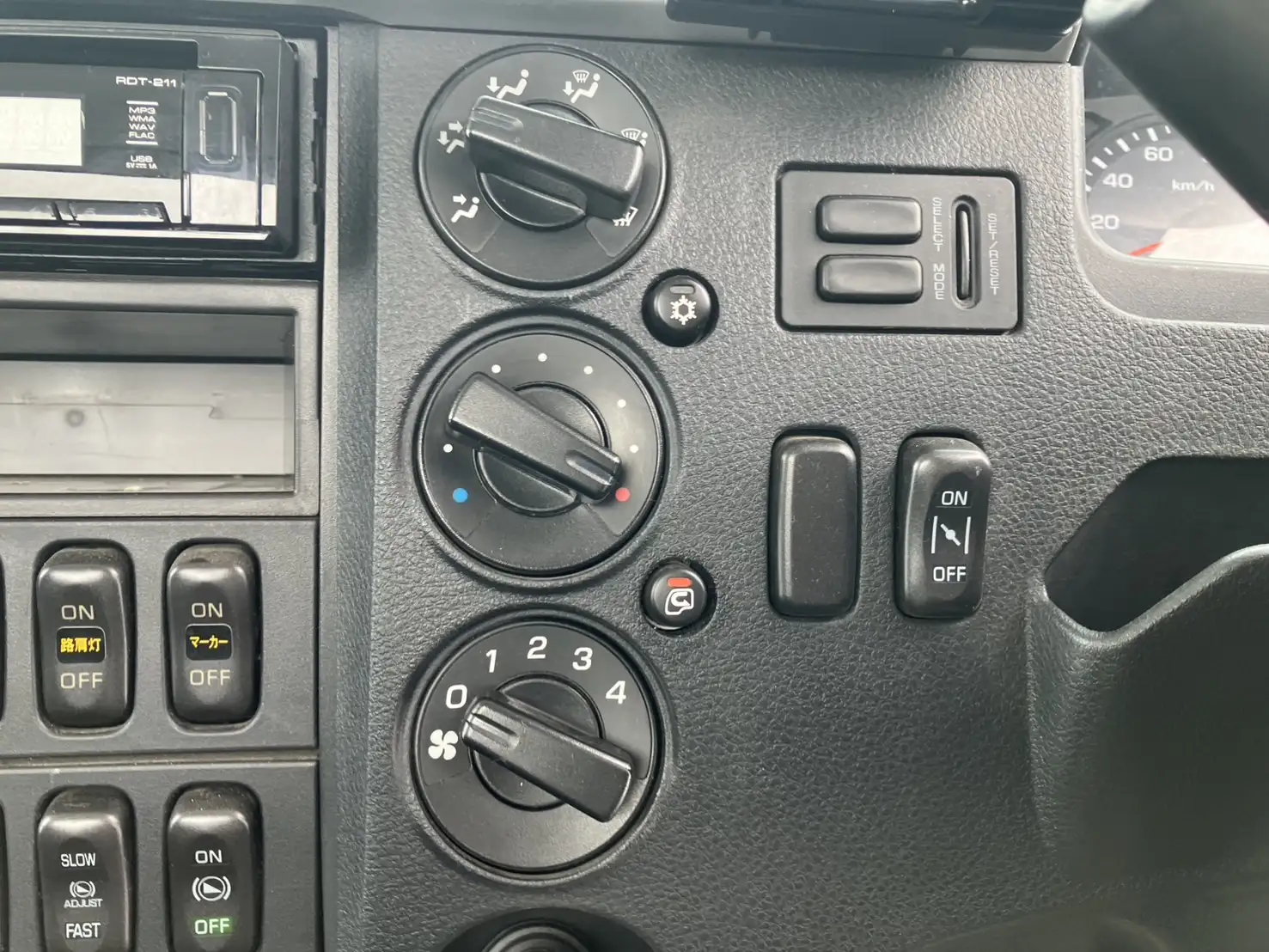 R1年 三菱 4tキャブ付シャシ リアエアサス 元6200ワイドウイング MT 距離:415,000㎞の画像24