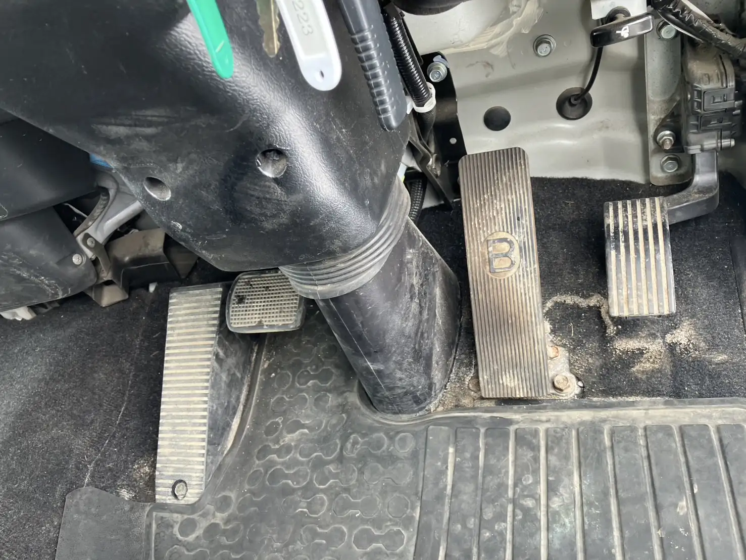 R1年 三菱 4tキャブ付シャシ リアエアサス 元6200ワイドウイング MT 距離:415,000㎞の画像29