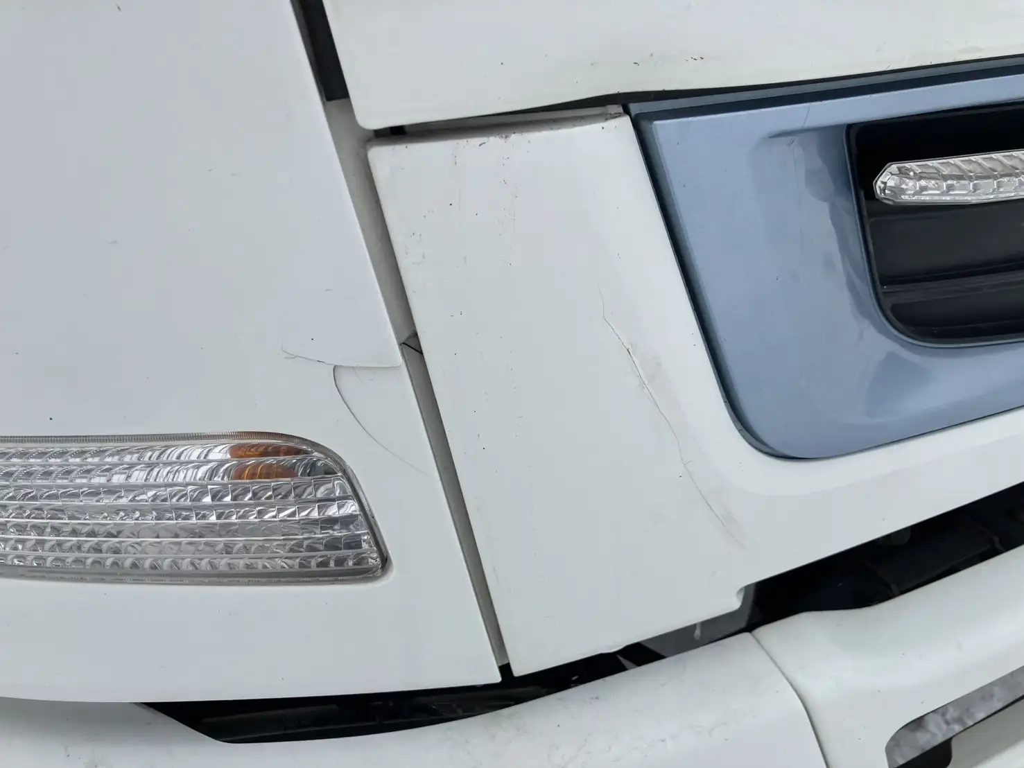 R1年 三菱 4tキャブ付シャシ リアエアサス 元6200ワイドウイング MT 距離:415,000㎞の画像9