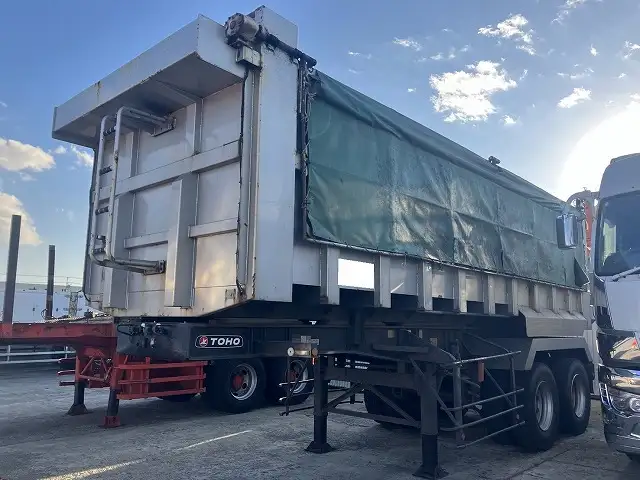 平成29年12月中古大型トラクタヘッド日産UDクオンの画像2