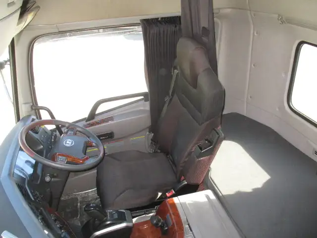 令和04年02月中古大型トラクタヘッド日産UDクオンの画像51