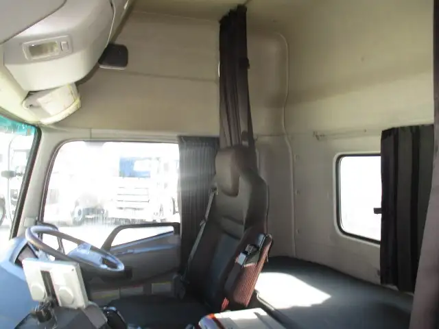 令和04年02月中古大型トラクタヘッド日産UDクオンの画像52