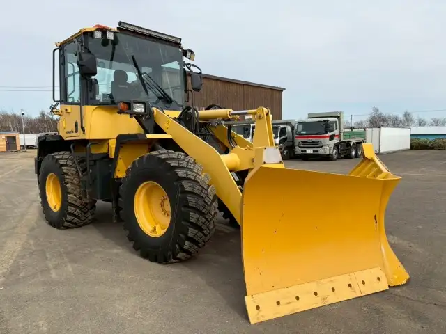 汎用サイドエッジ交換済【車検=R9年1月迄】　H26年　コマツWA150-6　タイヤショベル　マルチブレード油圧ワンタッチ　スパイクタイヤ　アワー2817H  トラクションコントロール付の画像3