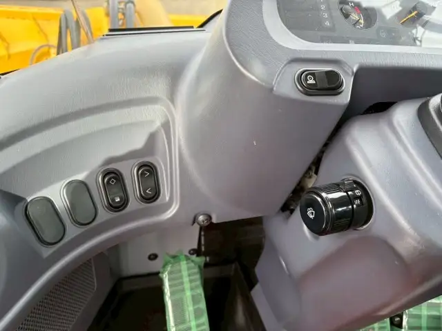 汎用サイドエッジ交換済【車検=R9年1月迄】　H26年　コマツWA150-6　タイヤショベル　マルチブレード油圧ワンタッチ　スパイクタイヤ　アワー2817H  トラクションコントロール付の画像47