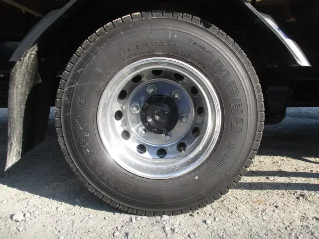 ★未使用車★　R6　三菱　4tアルミ平ボデー　6200ワイド　220馬力　MT　東洋ボデー　融雪仕様　３方開　の画像12