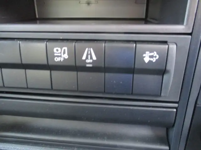 ★未使用車★　R6　三菱　4tアルミ平ボデー　6200ワイド　220馬力　MT　東洋ボデー　融雪仕様　３方開　の画像37