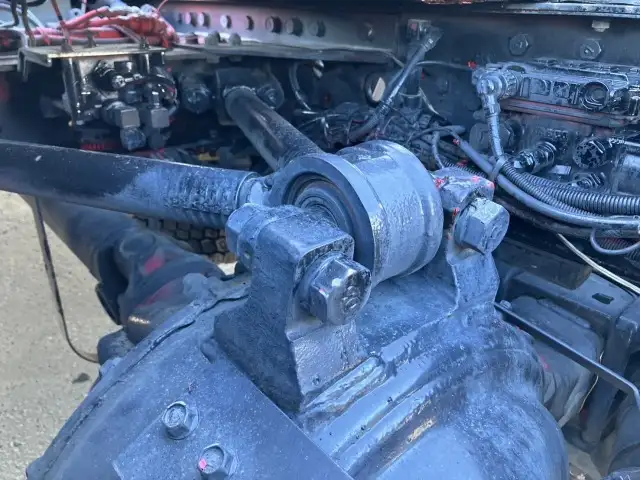 平成26年09月中古大型トラクタヘッド日産UDクオンの画像18