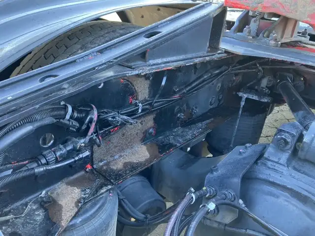 平成26年09月中古大型トラクタヘッド日産UDクオンの画像19