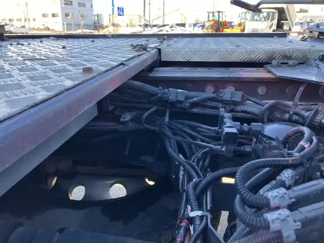 平成26年09月中古大型トラクタヘッド日産UDクオンの画像21