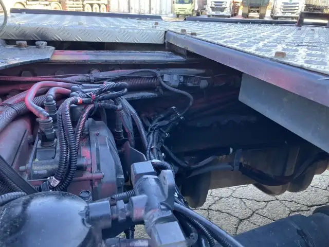 平成26年09月中古大型トラクタヘッド日産UDクオンの画像22