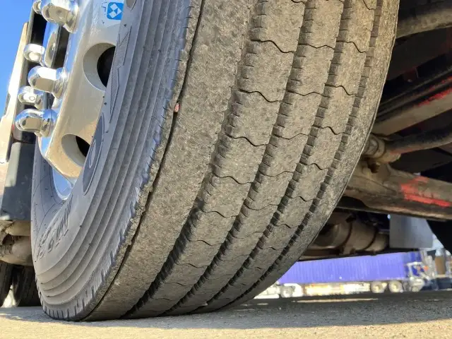 平成26年09月中古大型トラクタヘッド日産UDクオンの画像27