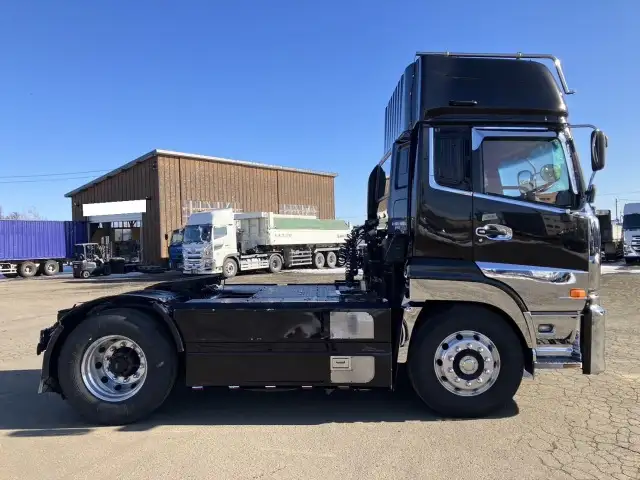 平成26年09月中古大型トラクタヘッド日産UDクオンの画像4