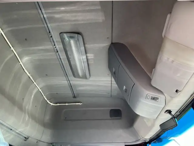 平成26年09月中古大型トラクタヘッド日産UDクオンの画像34