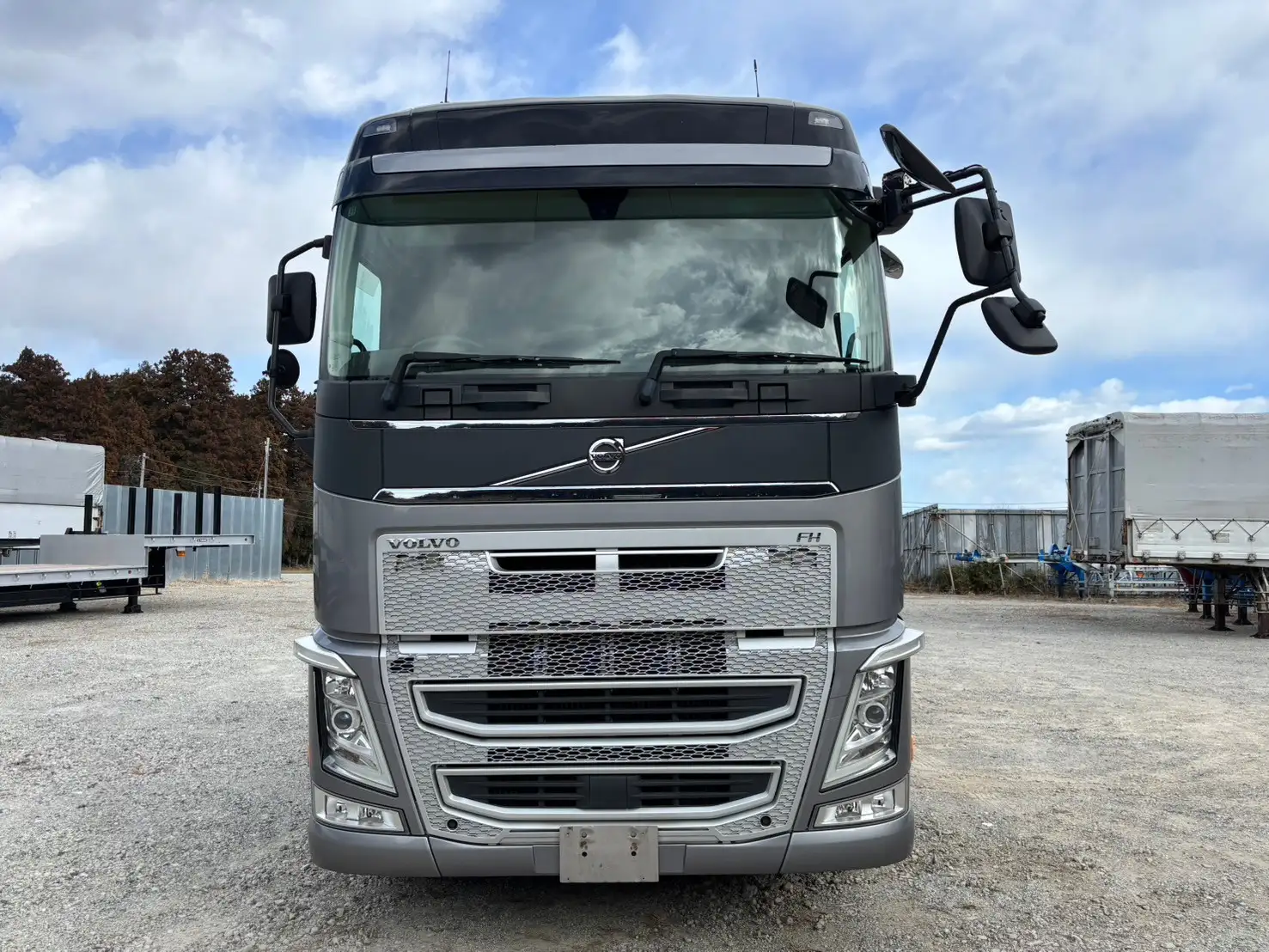 令和3年 ボルボFH 距離17.1万㎞ 460馬力 AT 第五輪荷重11.5t  リアサイドモニターの画像2