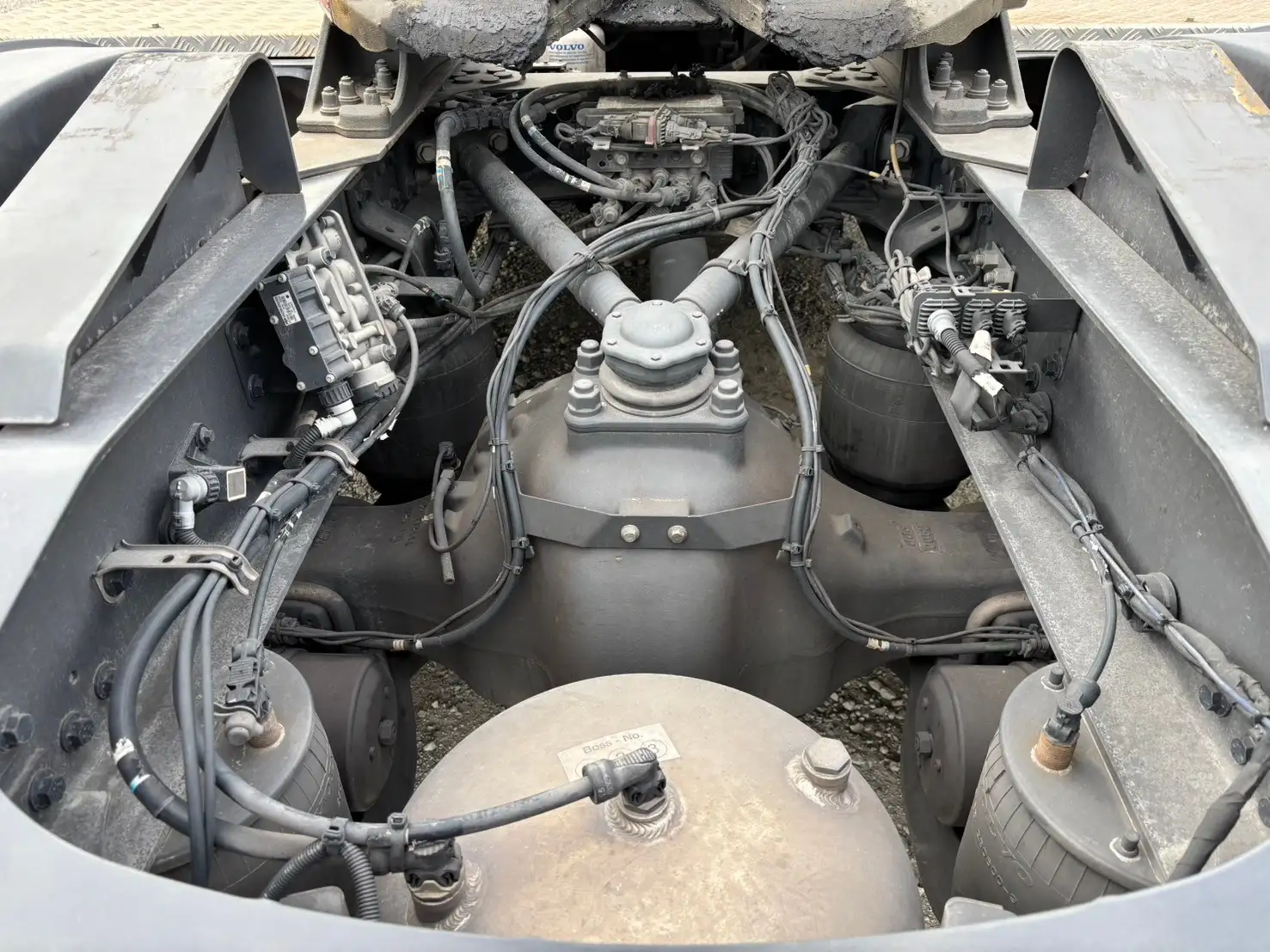 令和3年 ボルボFH 距離17.1万㎞ 460馬力 AT 第五輪荷重11.5t  リアサイドモニターの画像13