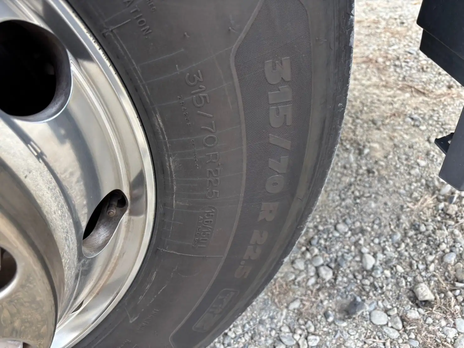 令和3年 ボルボFH 距離17.1万㎞ 460馬力 AT 第五輪荷重11.5t  リアサイドモニターの画像16